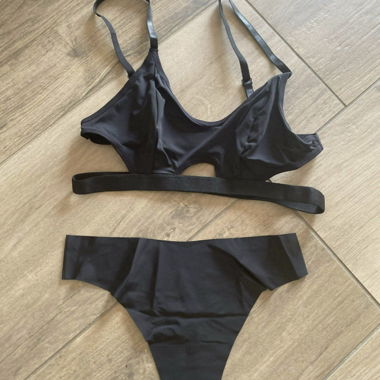 Set di biancheria intima nera a due pezzi
