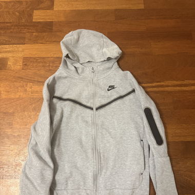 NIKE TECH FLEECE / GRAU (KINDER) XL