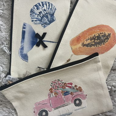 Cosmetic bag with seashell design