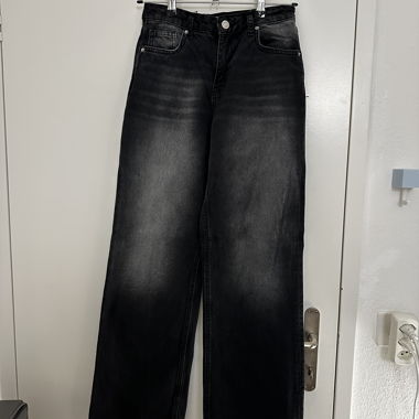 Bershka schwarze Straight-Fit-Jeans