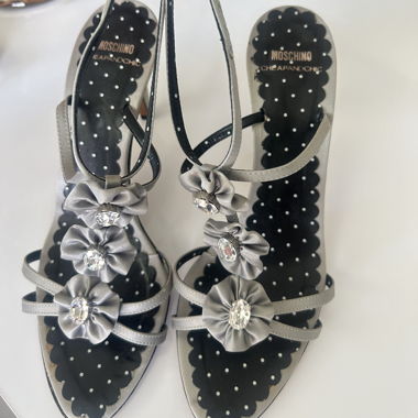 Sandali Moschino con tacco