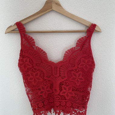 Top corto in pizzo rosso