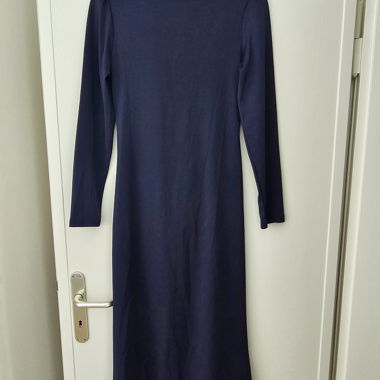 Robe longue bleu foncé à manches longues
