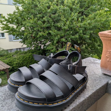 Sandali Dr. Martens