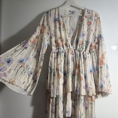 Robe fleurie avec plis