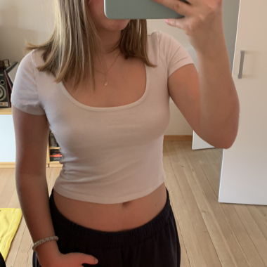 White Top with Cutout (S)