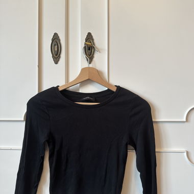 set of basic long sleeve ribbed crop tops