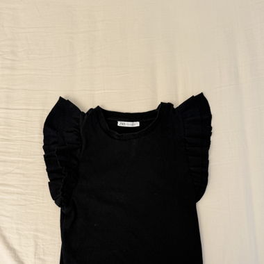 Cute top with sleeve detail