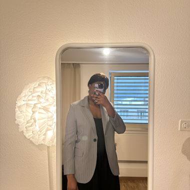 Blazer gris à rayures blanches