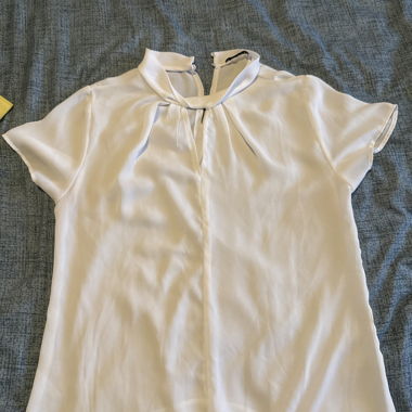 Weisse Satinthemdbluse