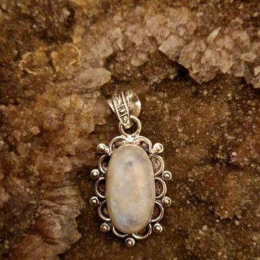 Pendentif en pierre de lune - Moonstone pendant 