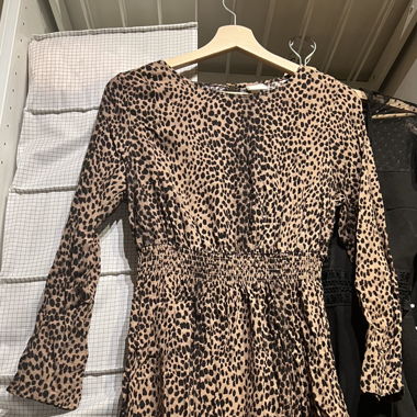 Figur betonendes Leo Kleid