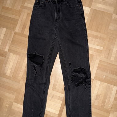 Jeans noirs déchirés