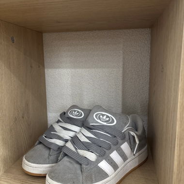 Baskets Adidas grises