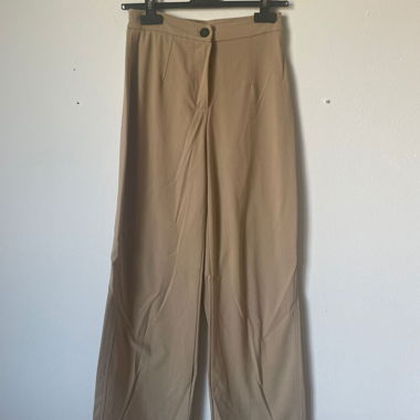 Pantaloni beige gamba larga