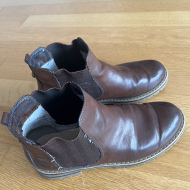Brown ankle boots