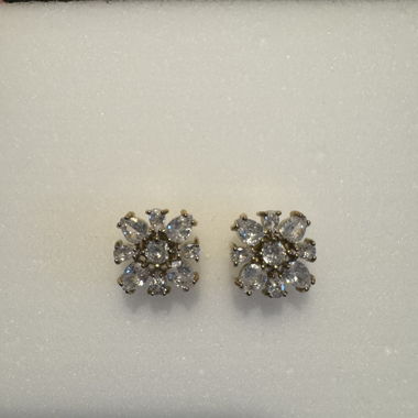 Gold-coloured stud earrings with stones