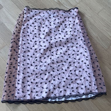  Pink skirt
