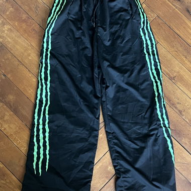 Pantalon de jogging noir Monster avec bandes vertes