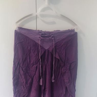 Luftige Hose mit Beinschlitz