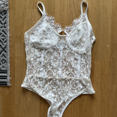 Body in pizzo bianco