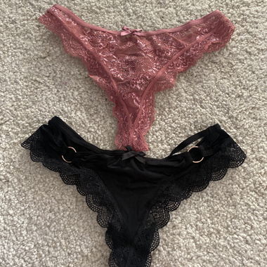 Set da 2 string in pizzo Victoria's Secret