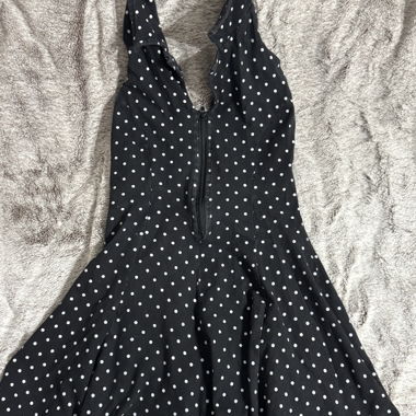 Abito Y2K con collo allacciato a pois – Nero/Bianco