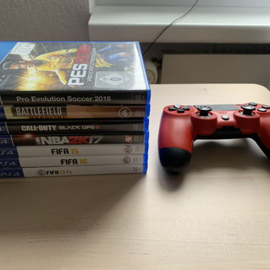 Set di giochi PS4 con controller rosso