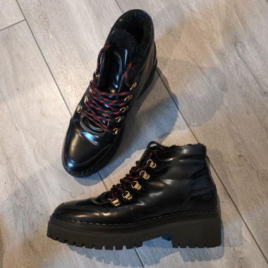 Schwarze Schnür-Stiefeletten NUBIKK