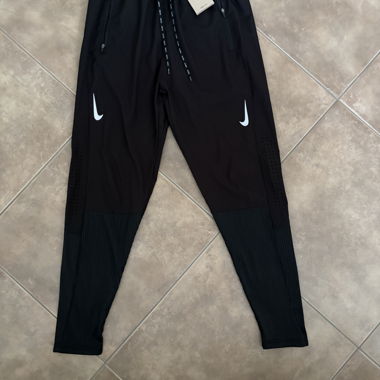 Pantaloni sportivi Nike neri (AeroSwift)