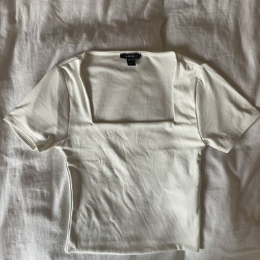 T-shirt bianco AMISU con scollo quadrato