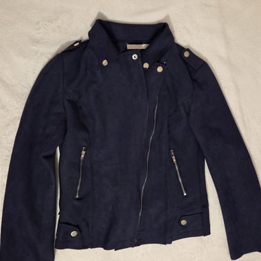 Dunkelblaue asymmetrische Jacke mit Beschlägen