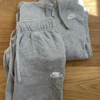 Trainer Nike grigio