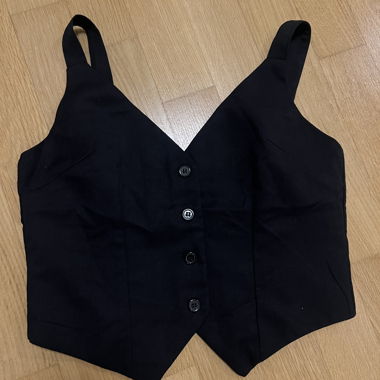 Gilet noir avec boutons