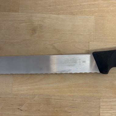 Brotmesser Victorinox mit Wellenschliff