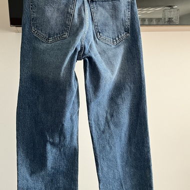 Jeans bleus à jambe droite