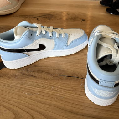 Air Jordan 1 Low Light Blue