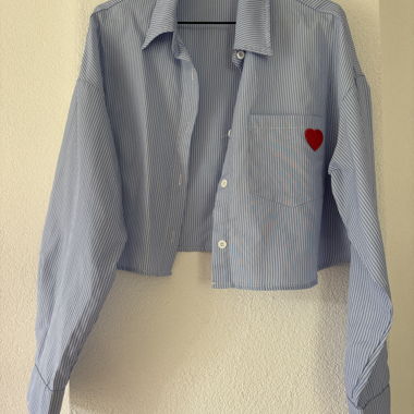Camicia a righe a cuore