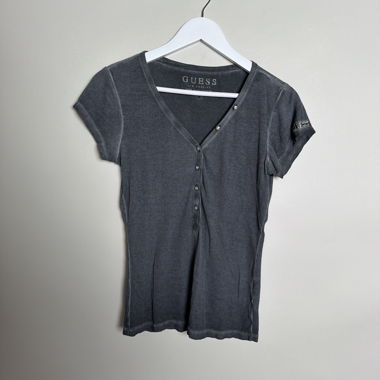 GUESS Rippen-Top mit Knopfleiste