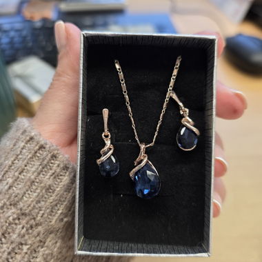 Set di gioielli con pendenti blu