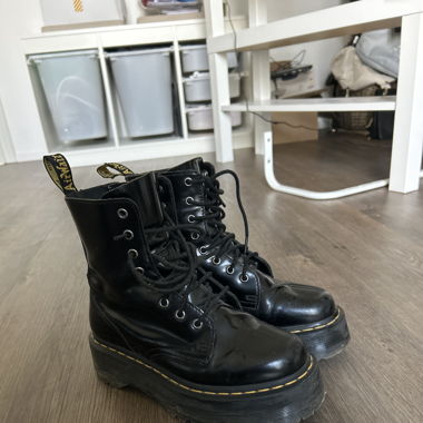 Dr. Martens Boots Plateau Schwarz/ glanz