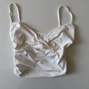 Top bianco con spalline sottili