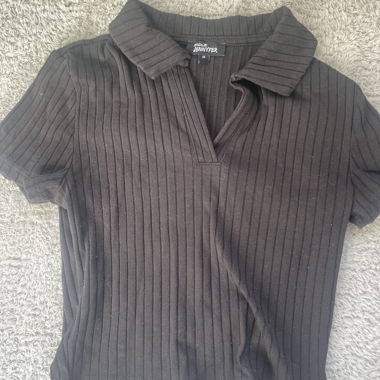 Schwarzes Poloshirt