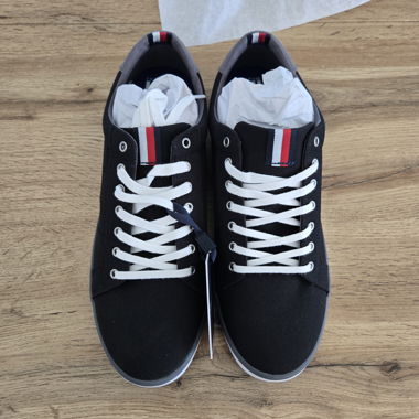 Black Tommy Hilfiger Sneakers