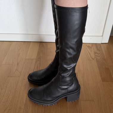 Bottes cuissardes à talons