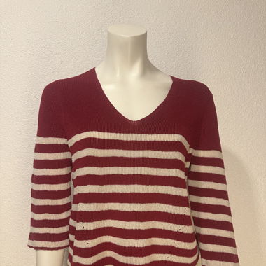 Gestreifter Strickpullover im Marinelook