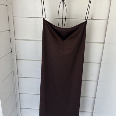 Robe en satin foncé