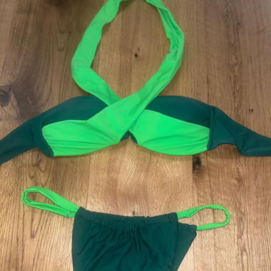 Grüner Bikini