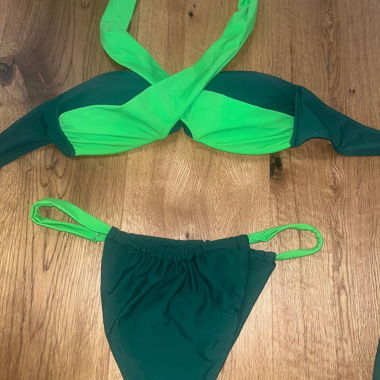 Grüner Bikini