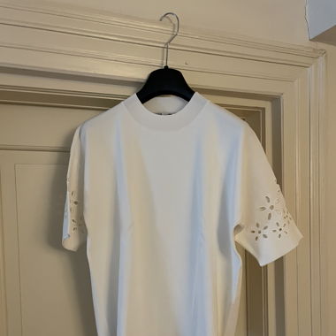 T-Shirt mit Armapplikation